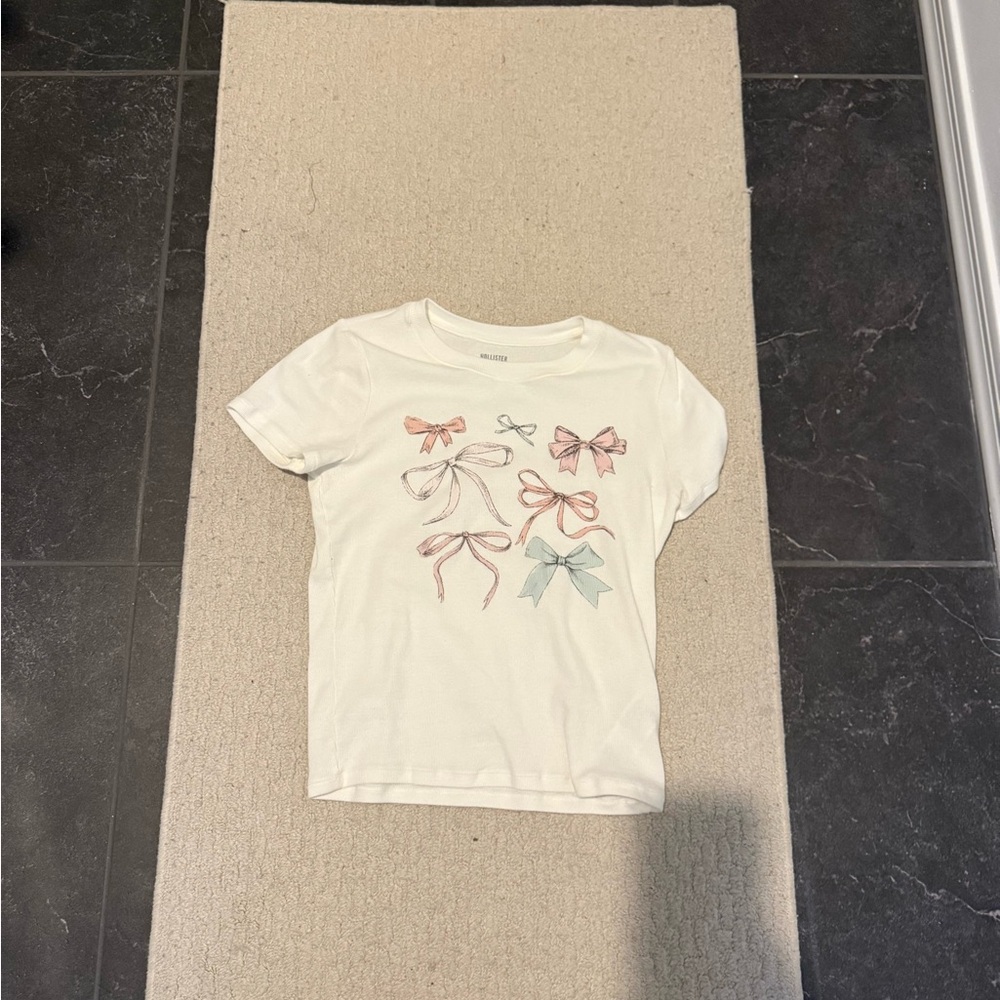 Hollister Cream Tee with Bow Graphics